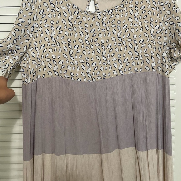 Boutique Midi Dress - Picture 3 of 5